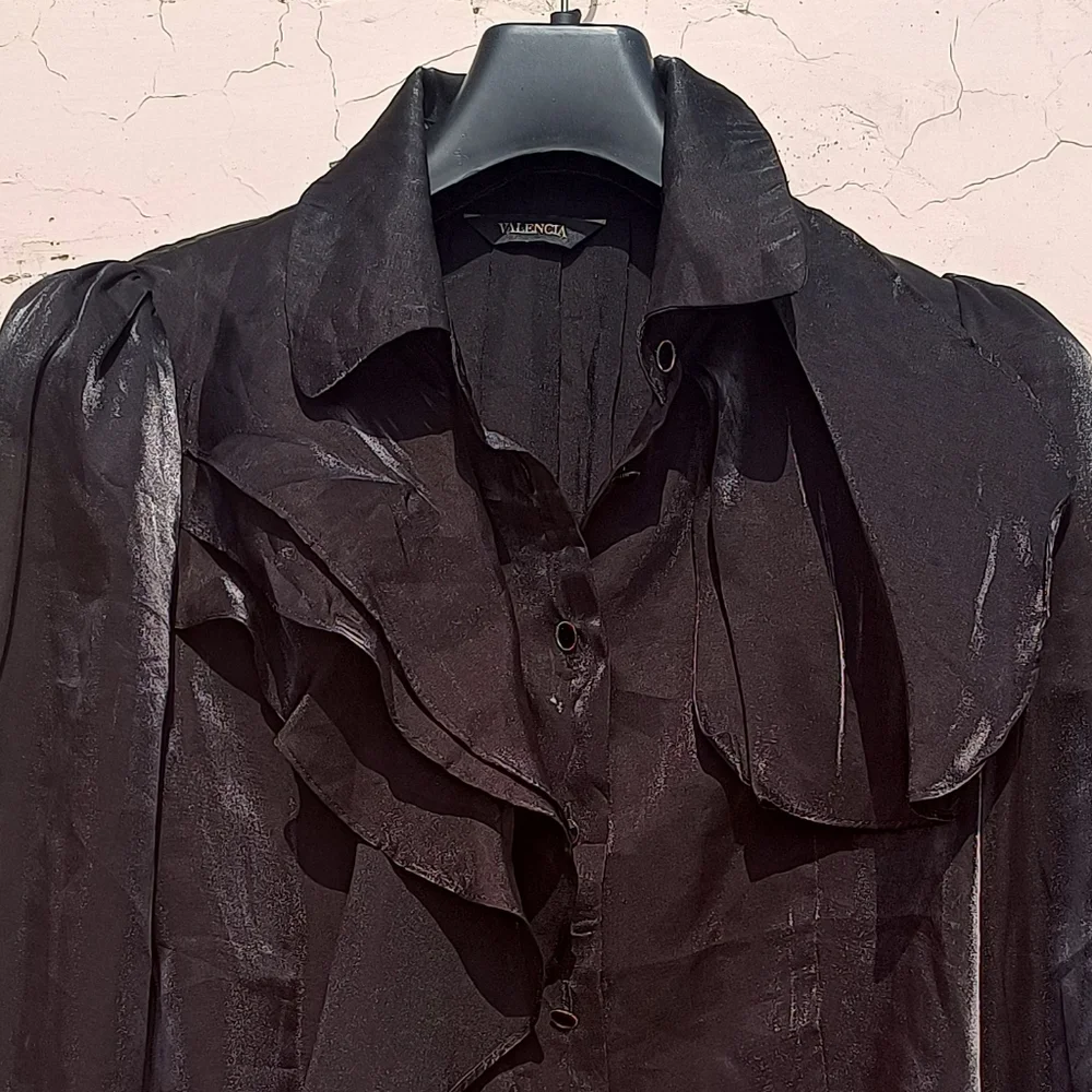Satin silk blouse🖤 - Picture 4 of 7